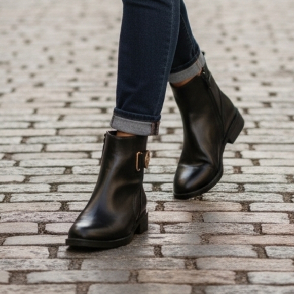 Tommy Hilfiger Ivaide Logo Strap Ankle Booties - Picture 2 of 12